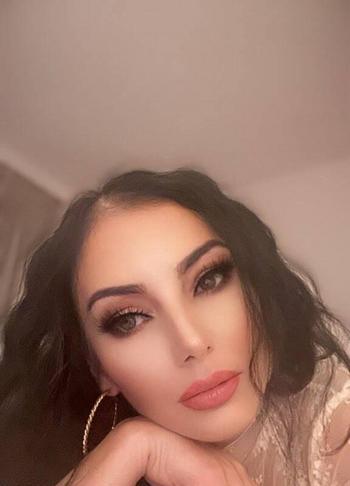 Simone, 29 Mixed female escort, Edmonton