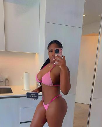 kim, 22 Black female escort, Edmonton
