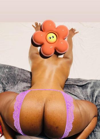 Kim, 21 Black female escort, Edmonton